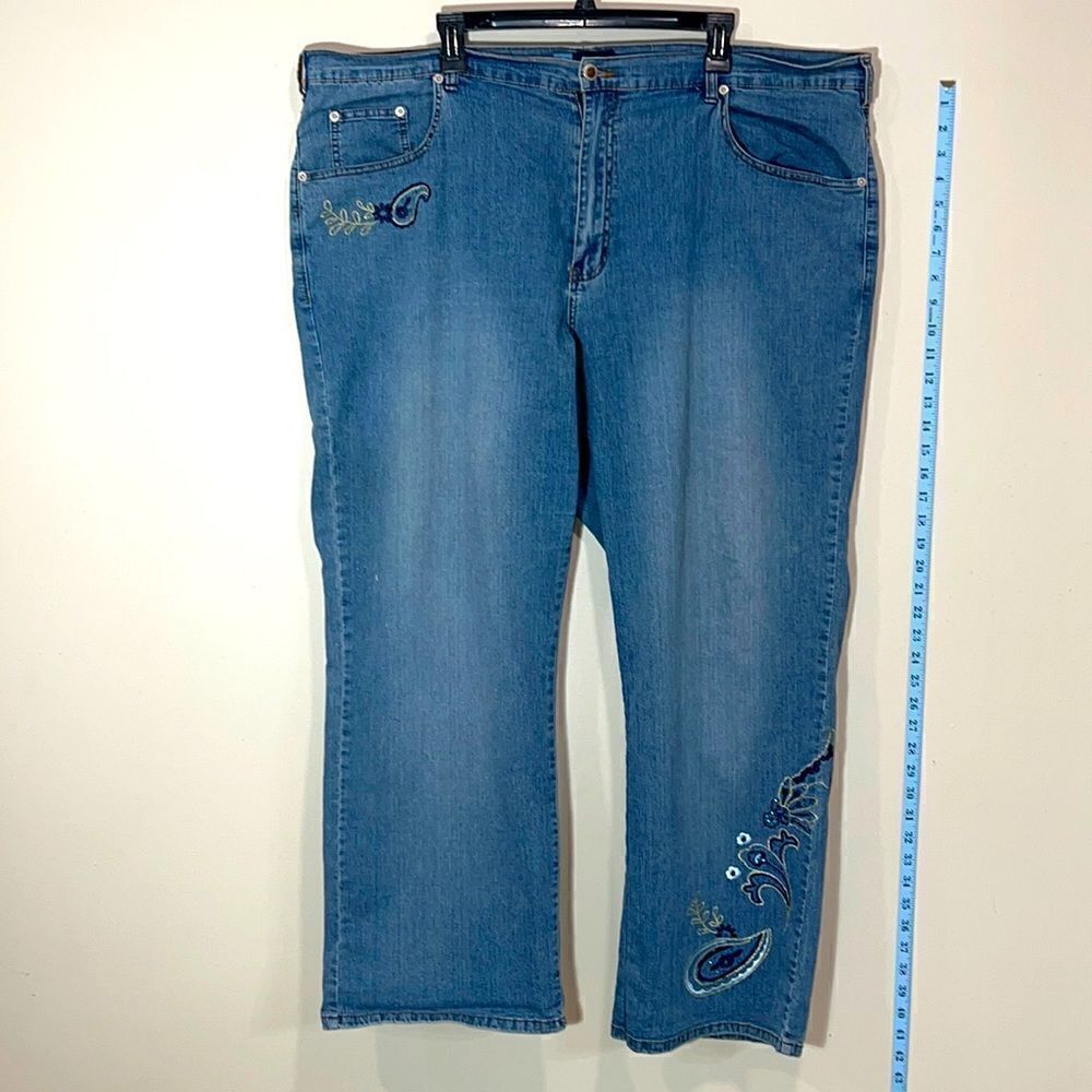 Avenue Blues Plus Size Stretchy Jeans. Size 26.